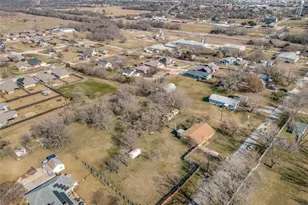 500 Eddleman St, Pilot Point, TX 76258 - Photo 4