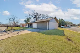 7 NW Ann Rd, Mineral Wells, TX 76067 - Photo 4