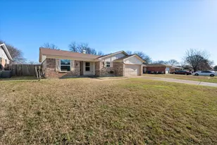 520 NW Charlyne Dr, Burleson, TX 76028 - Photo 26
