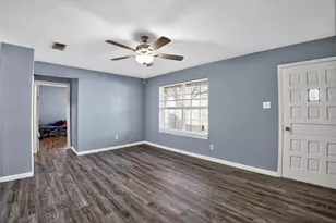 1304 E Franklin St, Hillsboro, TX 76645 - Photo 4