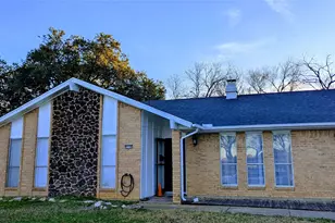 210 Sixpence Ln, Euless, TX 76039 - Photo 2