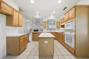 5709 Christy Ln, Haltom City, TX 76137 - Photo 20