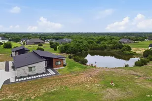 238 Martin Dr, Granbury, TX 76049 - Photo 4