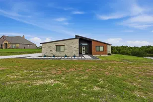 238 Martin Dr, Granbury, TX 76049 - Photo 2