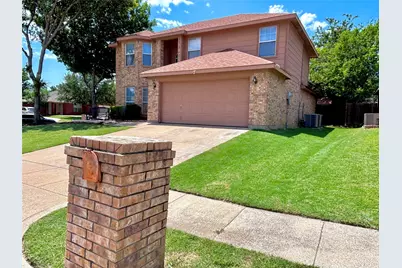 700 Hummingbird Trail, Saginaw, TX 76131 - Photo 2