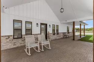 304 Mariners Wy, Wichita Falls, TX 76308 - Photo 2