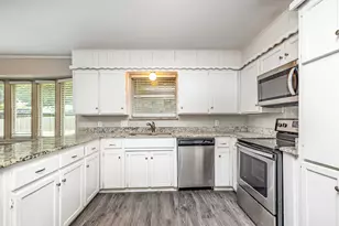 712 Springhill Dr, Hurst, TX 76054 - Photo 6