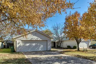 540 Billie Ruth Ln, Hurst, TX 76053 - Photo 4