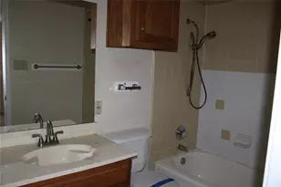 613 Renfro St, Burleson, TX 76028 - Photo 4