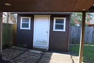 613 Renfro St, Burleson, TX 76028 - Photo 12