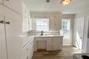608 W Lake Street W, Ennis, TX 75119 - Photo 10