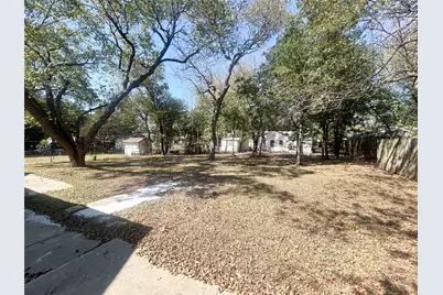 608 W Lake Street W, Ennis, TX 75119 - Photo 2
