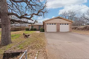 411 Vine St, Weatherford, TX 76086 - Photo 2