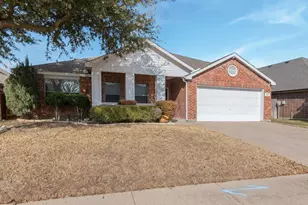820 Forest Heights Dr, Fort Worth, TX 76036 - Photo 2