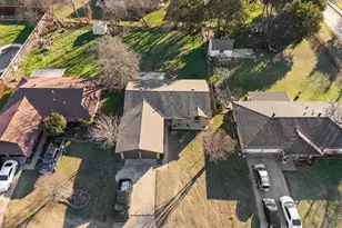 706 Hill City Dr, Duncanville, TX 75116 - Photo 2