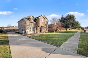 208 Cobblestone Cir, Red Oak, TX 75154 - Photo 2
