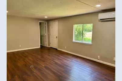 914 Pawnee Trail, Granbury, TX 76048 - Photo 4