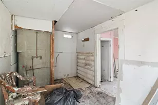 805 E 11th St, Kemp, TX 75143 - Photo 14