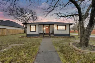 910 S Preston St, Ennis, TX 75119 - Photo 2