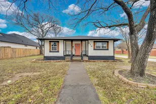 910 S Preston St, Ennis, TX 75119 - Photo 1