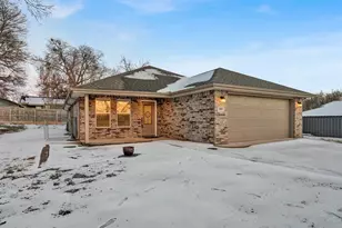 399 S Main St, Blue Ridge, TX 75424 - Photo 2