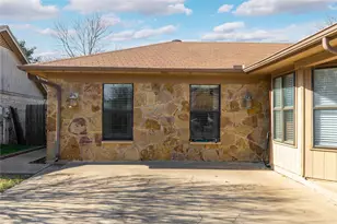 7921 Pebblebrook Dr, Watauga, TX 76148 - Photo 4