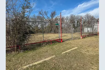 1709 N Main Street, Cleburne, TX 76033 - Photo 4