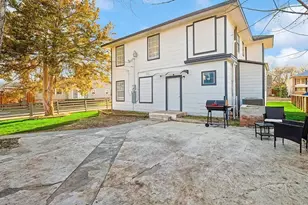 702 N Edgefield Ave, Dallas, TX 75208 - Photo 2