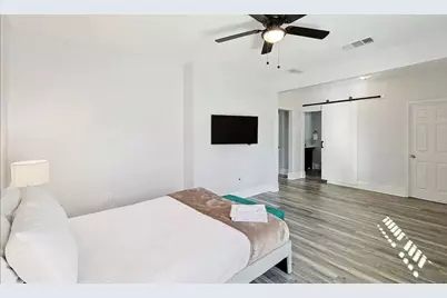 702 N Edgefield Avenue, Dallas, TX 75208 - Photo 8