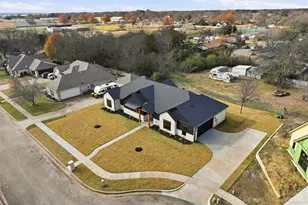 509 Emma St, Grandview, TX 76050 - Photo 6