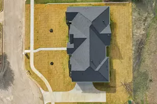 509 Emma St, Grandview, TX 76050 - Photo 4