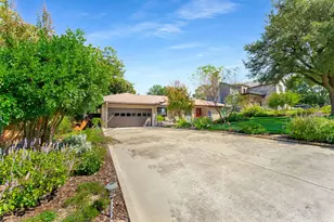 126 Classen Dr, Dallas, TX 75218 - Photo 2