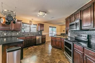 10708 Emerald Park Ln, Fort Worth, TX 76052 - Photo 2