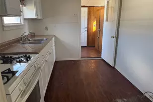 636 S Center St, Grand Prairie, TX 75051 - Photo 12