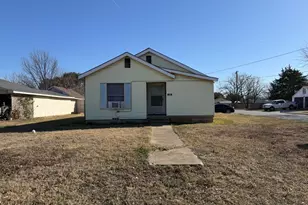 636 S Center St, Grand Prairie, TX 75051 - Photo 1