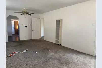 636 S Center Street, Grand Prairie, TX 75051 - Photo 8