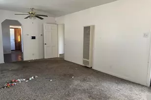 636 S Center St, Grand Prairie, TX 75051 - Photo 8