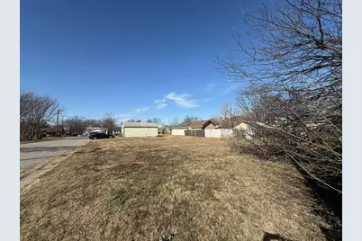 636 S Center Street, Grand Prairie, TX 75051 - Photo 26