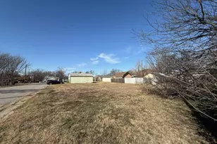 636 S Center St, Grand Prairie, TX 75051 - Photo 26