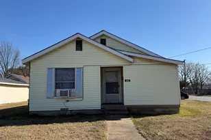 636 S Center St, Grand Prairie, TX 75051 - Photo 2