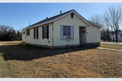 636 S Center Street, Grand Prairie, TX 75051 - Photo 4