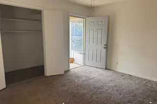 636 S Center St, Grand Prairie, TX 75051 - Photo 20