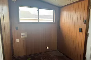 636 S Center St, Grand Prairie, TX 75051 - Photo 14