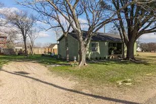 304 S 1st St, Abbott, TX 76621 - Photo 4