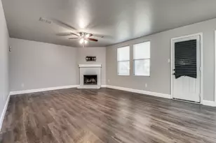 1035 Mayflowers Ln, Lancaster, TX 75134 - Photo 4