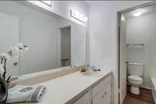 13853 Leinsper Green St, Dallas, TX 75240 - Photo 10