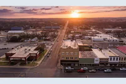 107 S Austin Street, Comanche, TX 76442 - Photo 2