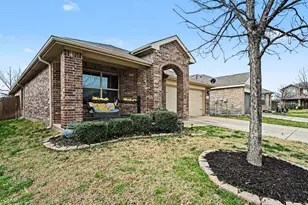 605 River Rock Dr, Azle, TX 76020 - Photo 2