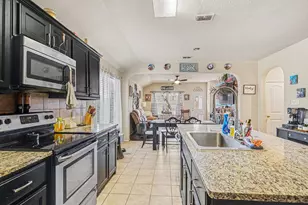 605 River Rock Dr, Azle, TX 76020 - Photo 12