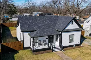 819 Beech St, Bonham, TX 75418 - Photo 2